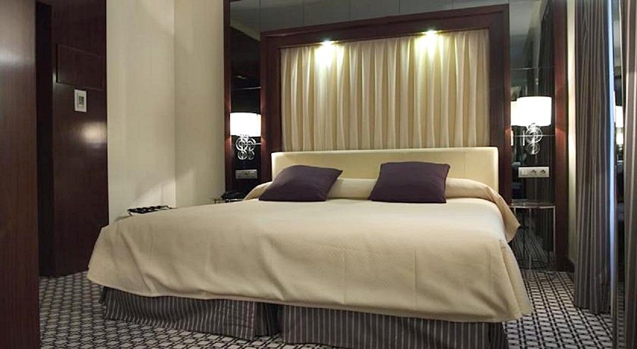 Eurostars Gran Via Ξενοδοχείο Γρανάδα Εξωτερικό φωτογραφία A bed