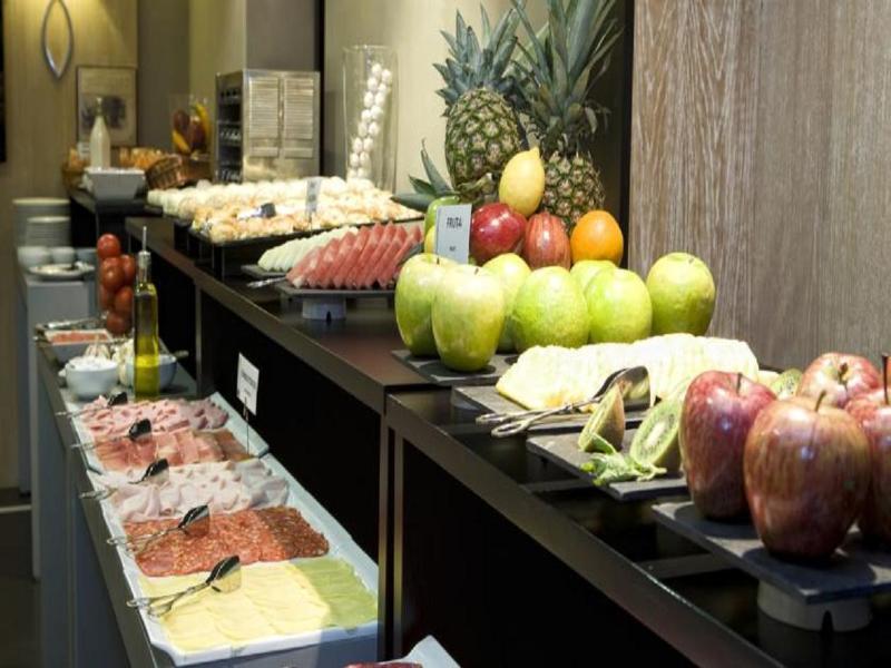 Eurostars Gran Via Ξενοδοχείο Γρανάδα Εξωτερικό φωτογραφία A buffet at a hotel